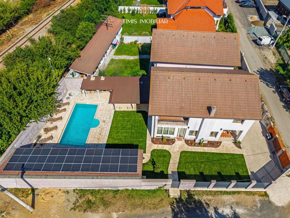 Casă individuală cu piscină, anexă și teren de 647 mp – Săcălaz