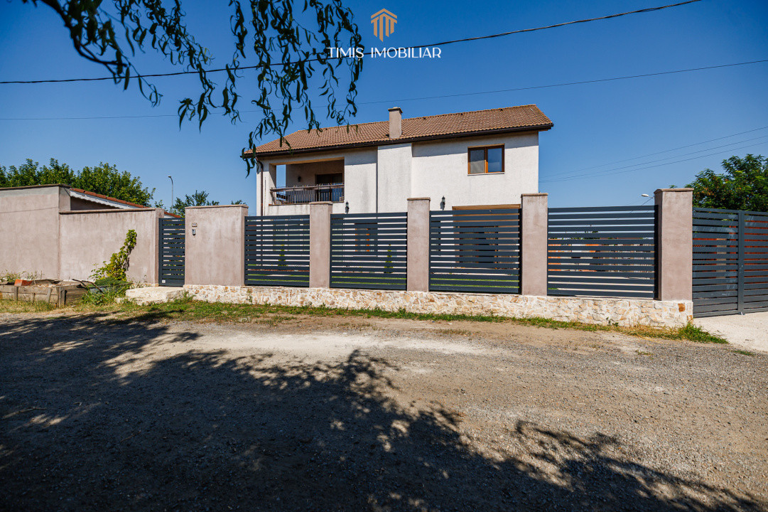 Casă individuală cu piscină, anexă și teren de 647 mp – Săcălaz