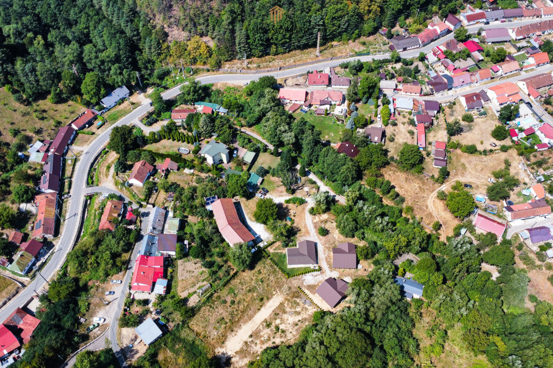 Teren 4.173 mp, front 60 m – Văliug, aproape de Lacul Gozna