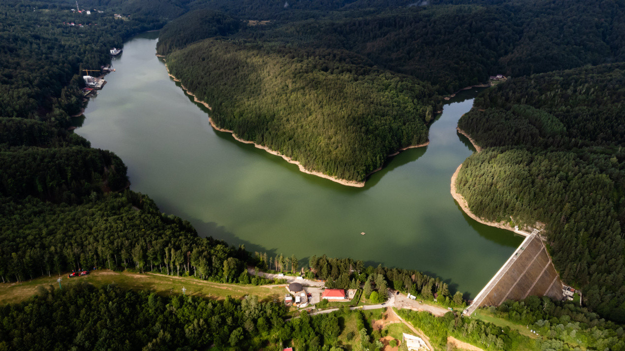 Teren 4.173 mp, front 60 m – Văliug, aproape de Lacul Gozna