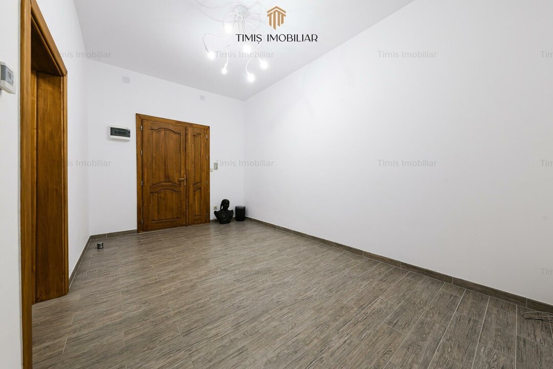 Spațiu birouri în Piața Unirii – Timișoara | 3 incaperi, 2 bai, 80 mp