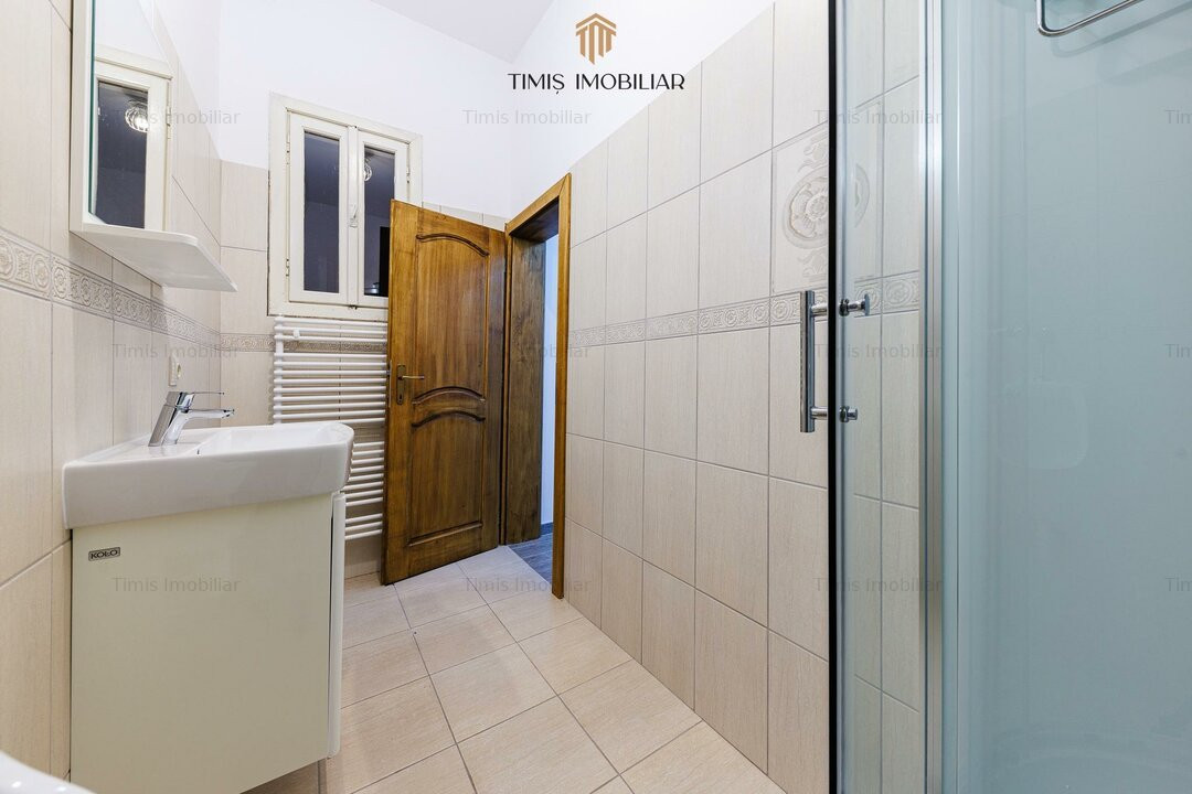 Spațiu birouri în Piața Unirii – Timișoara | 3 incaperi, 2 bai, 80 mp