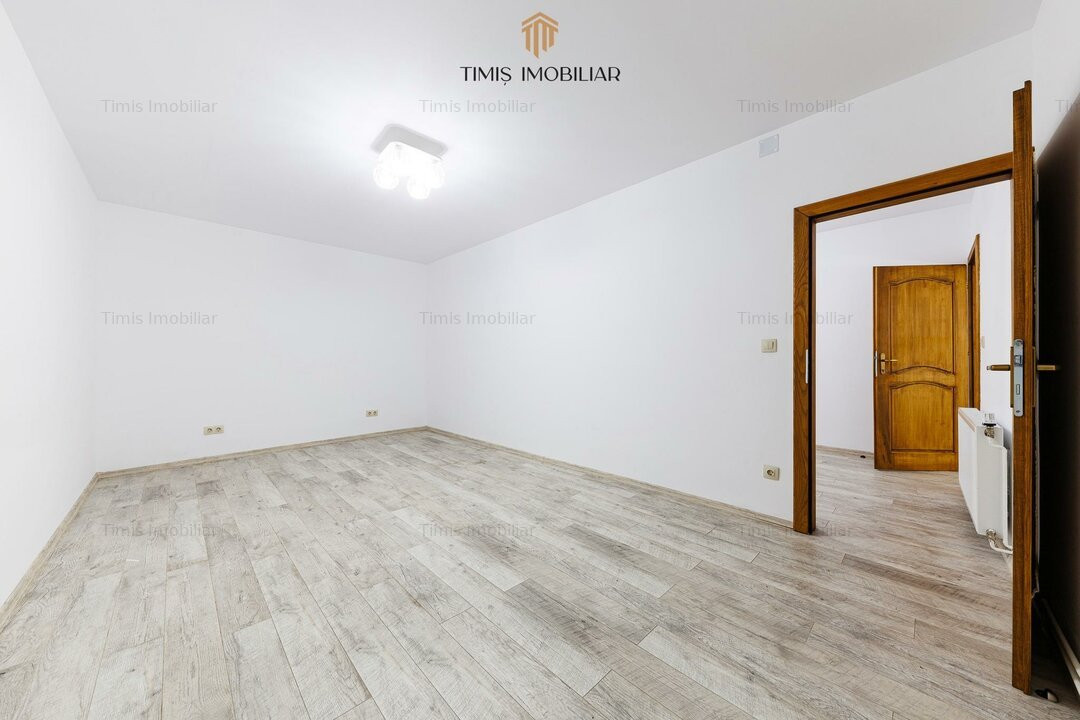 Spațiu birouri în Piața Unirii – Timișoara | 3 incaperi, 2 bai, 80 mp