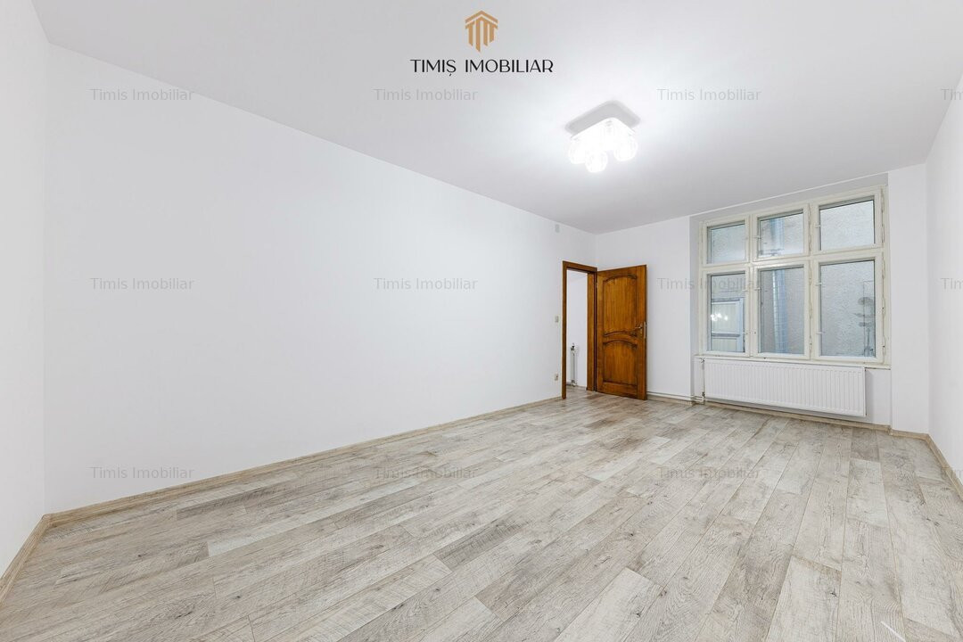 Spațiu birouri în Piața Unirii – Timișoara | 3 incaperi, 2 bai, 80 mp