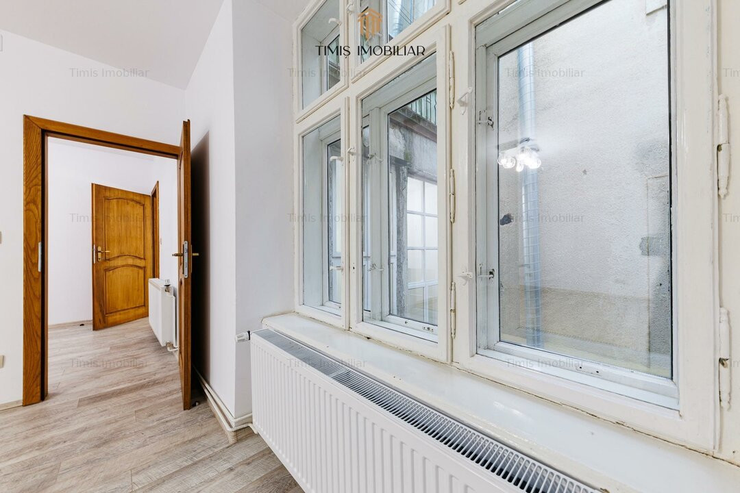 Spațiu birouri în Piața Unirii – Timișoara | 3 incaperi, 2 bai, 80 mp