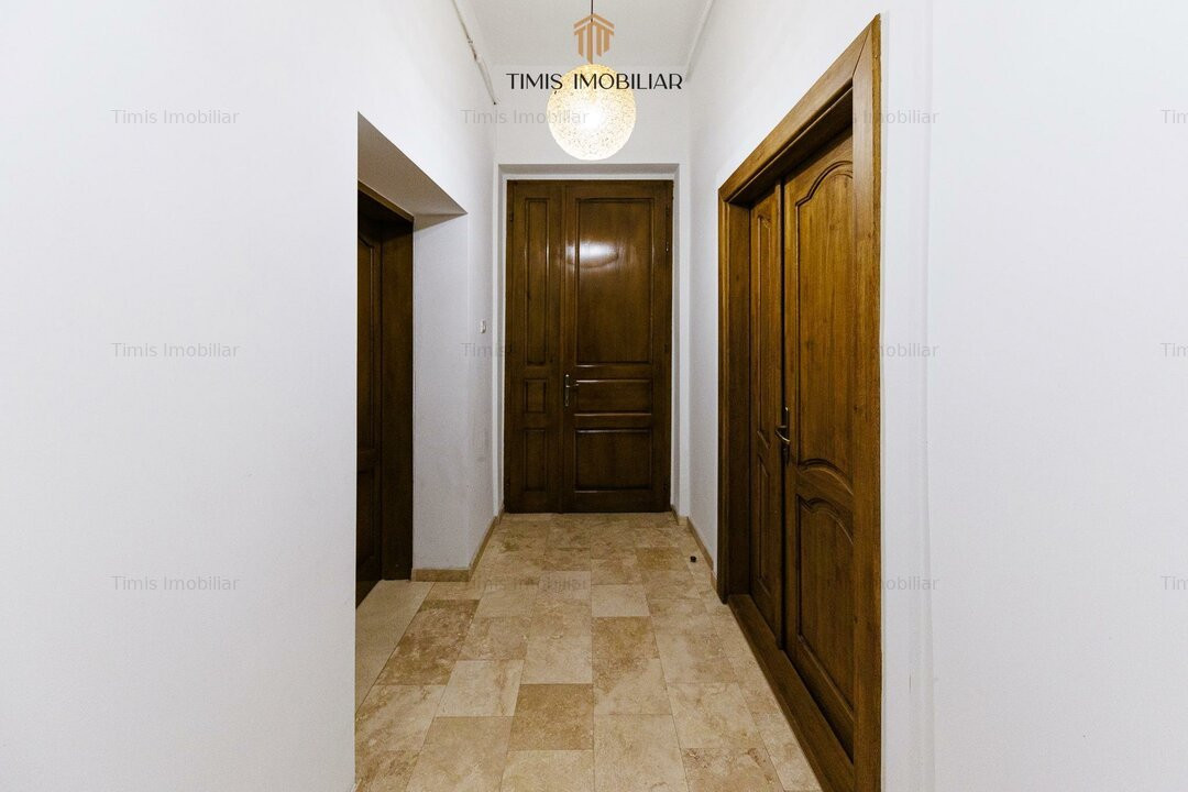 Spațiu birouri în Piața Unirii – Timișoara | 3 incaperi, 2 bai, 80 mp