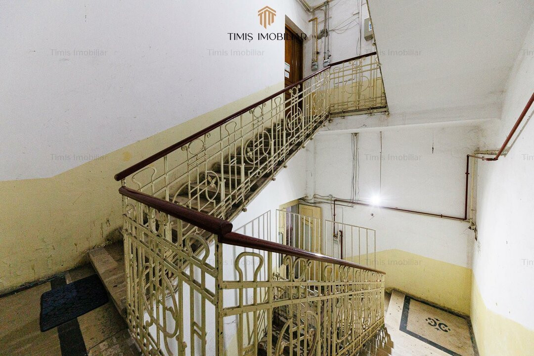 Spațiu birouri în Piața Unirii – Timișoara | 3 incaperi, 2 bai, 80 mp