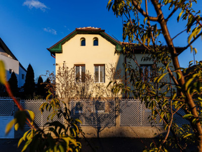 Casa Individuala pentru Birouri - Parcare Privata & Recent modernizata