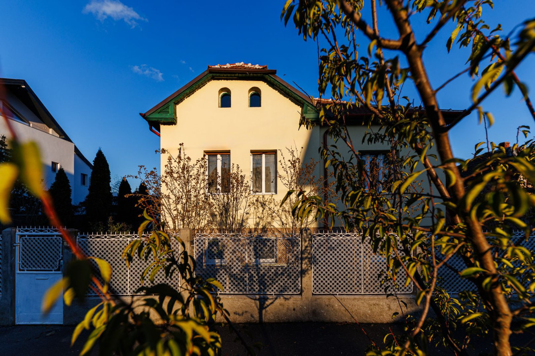 Casa Individuala pentru Birouri - Parcare Privata & Recent modernizata