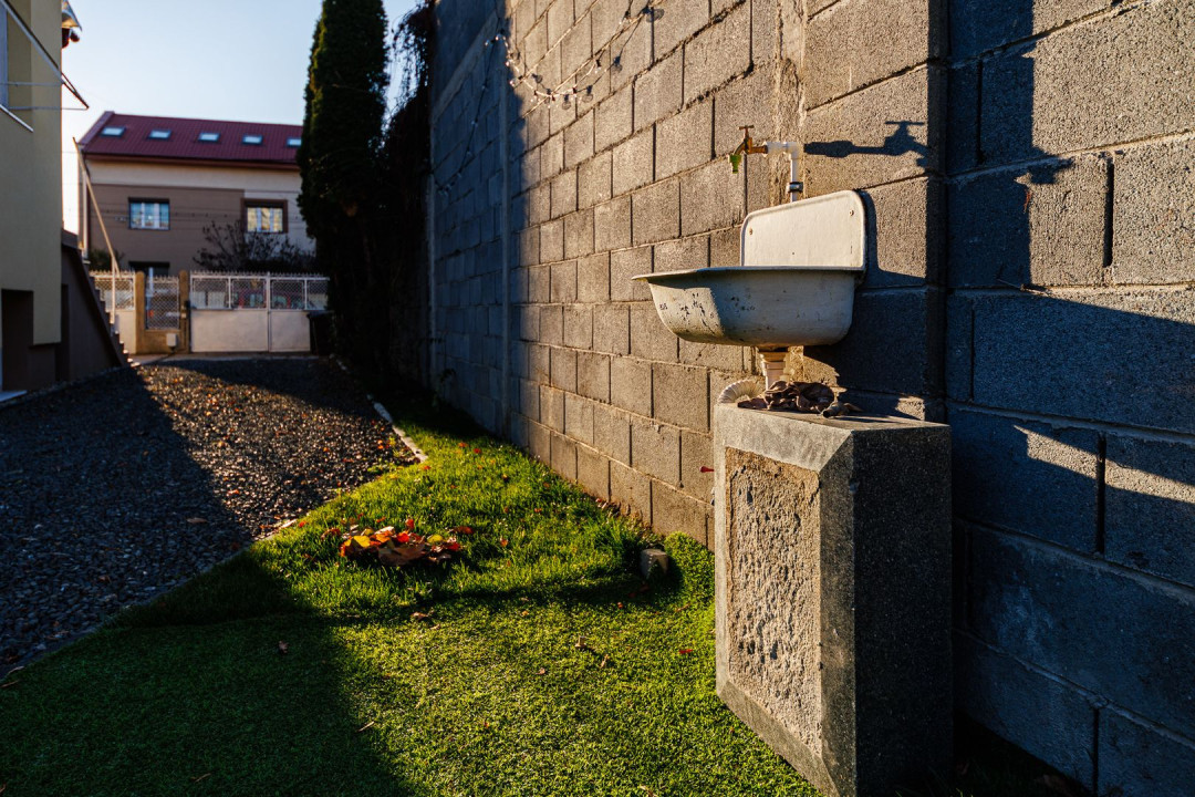 Casa Individuala pentru Birouri - Parcare Privata & Recent modernizata