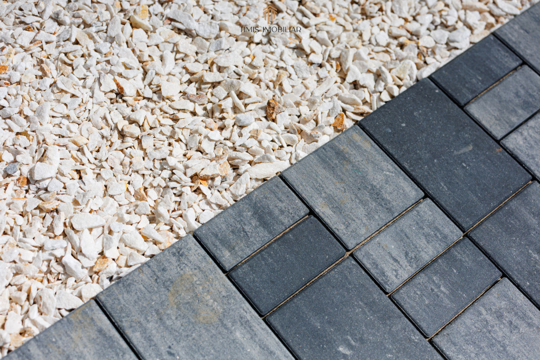 Casă individuală | 4 dormitoare, garaj și teren de 1.000 mp | Com 0%