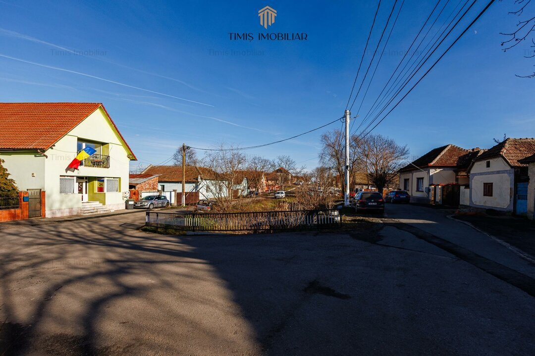 Proprietar - Teren in vatra satului, cu toate utilitatile, FS 17m, S. 1340 mp