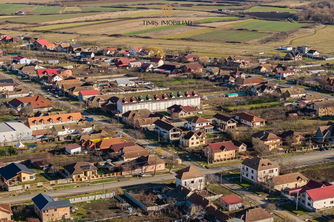 Proprietar - Teren in vatra satului, cu toate utilitatile, FS 17m, S. 1340 mp