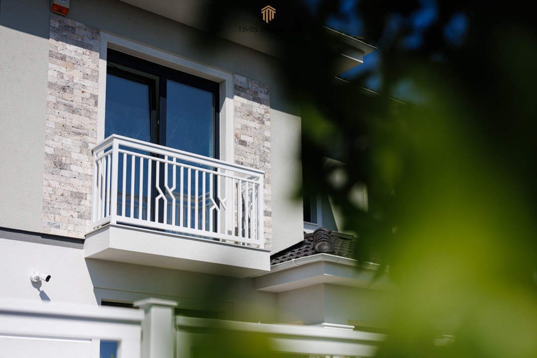 Casă individuală | 4 dormitoare, garaj și teren de 1.000 mp | Com 0%