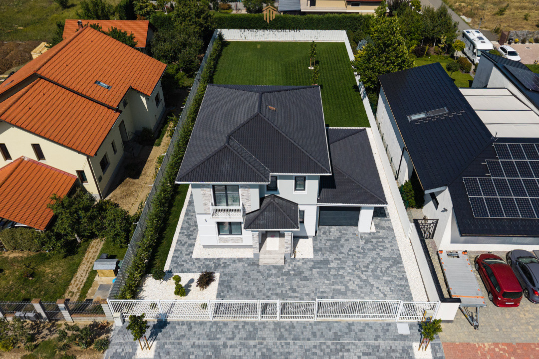 Casă individuală | 4 dormitoare, garaj și teren de 1.000 mp | Com 0%