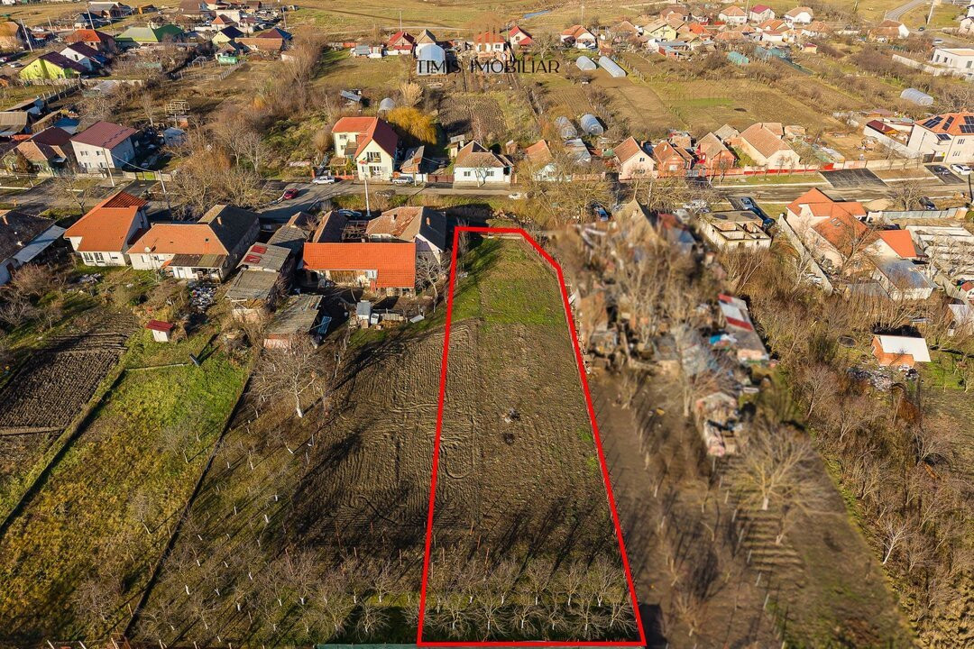 Proprietar - Teren in vatra satului, cu toate utilitatile, FS 17m, S. 1340 mp