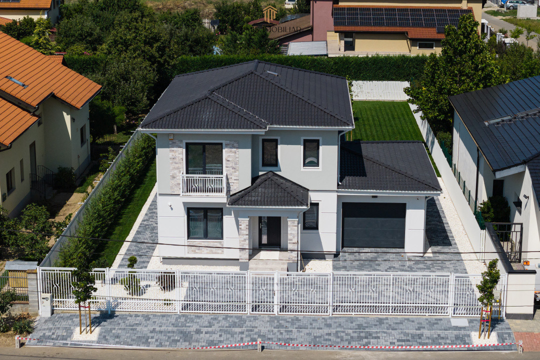 Casă individuală | 4 dormitoare, garaj și teren de 1.000 mp | Com 0%
