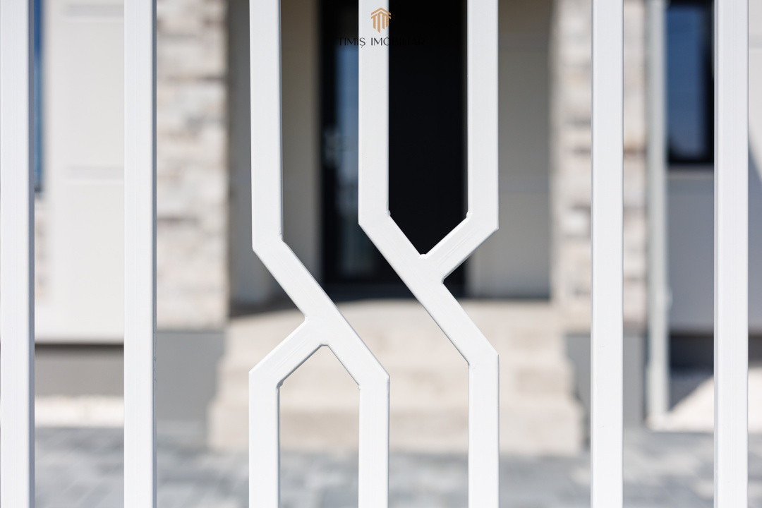 Casă individuală | 4 dormitoare, garaj și teren de 1.000 mp | Com 0%