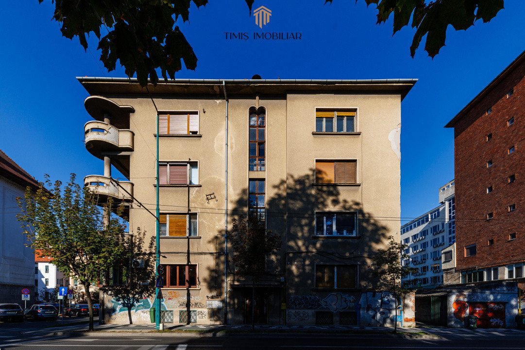 Apartament ultracentral – Primăria Timișoara } 50,3 mp & Boxa