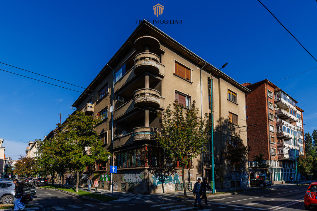 Apartament ultracentral – Primăria Timișoara } 50,3 mp & Boxa