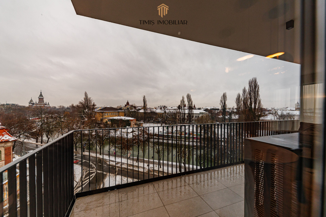 Exclusive Riverside Apartment with Panoramic Views in Paltim