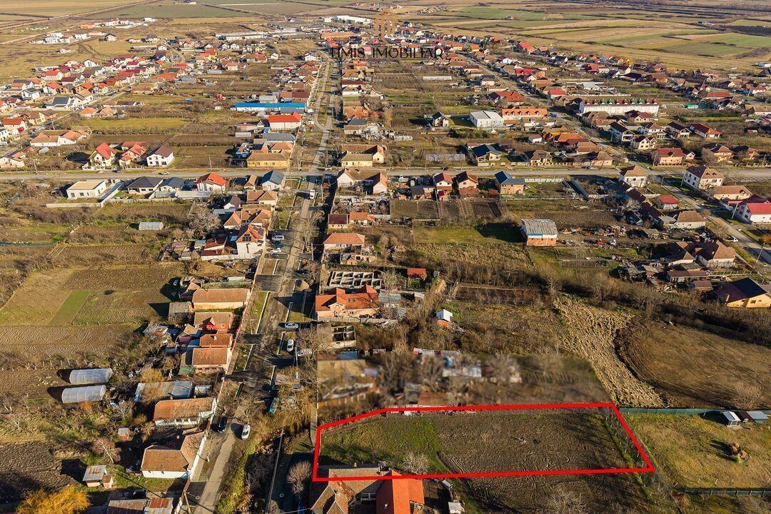 Proprietar - Teren in vatra satului, cu toate utilitatile, FS 17m, S. 1340 mp