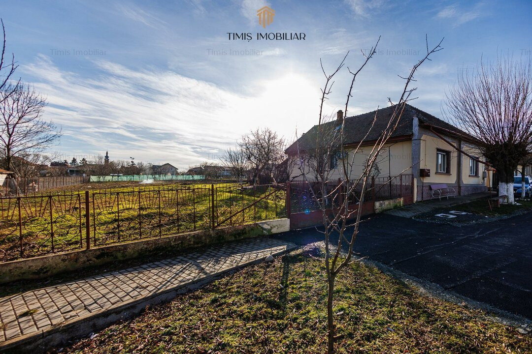 Proprietar - Teren in vatra satului, cu toate utilitatile, FS 17m, S. 1340 mp