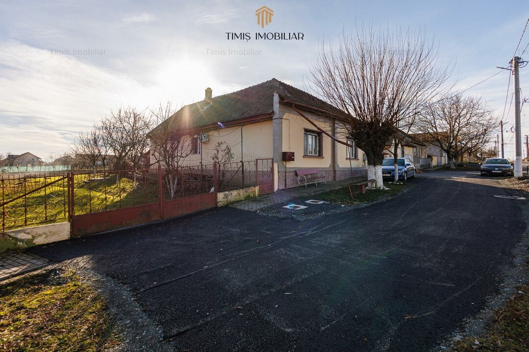 Proprietar - Teren in vatra satului, cu toate utilitatile, FS 17m, S. 1340 mp