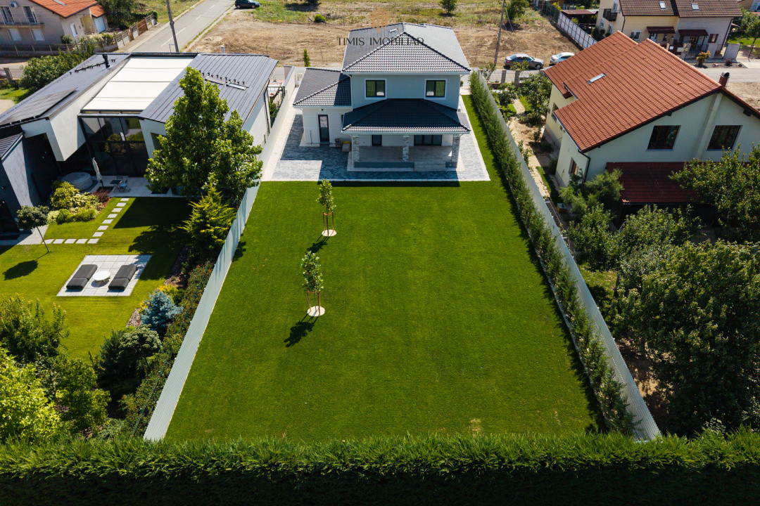 Casă individuală | 4 dormitoare, garaj și teren de 1.000 mp | Com 0%