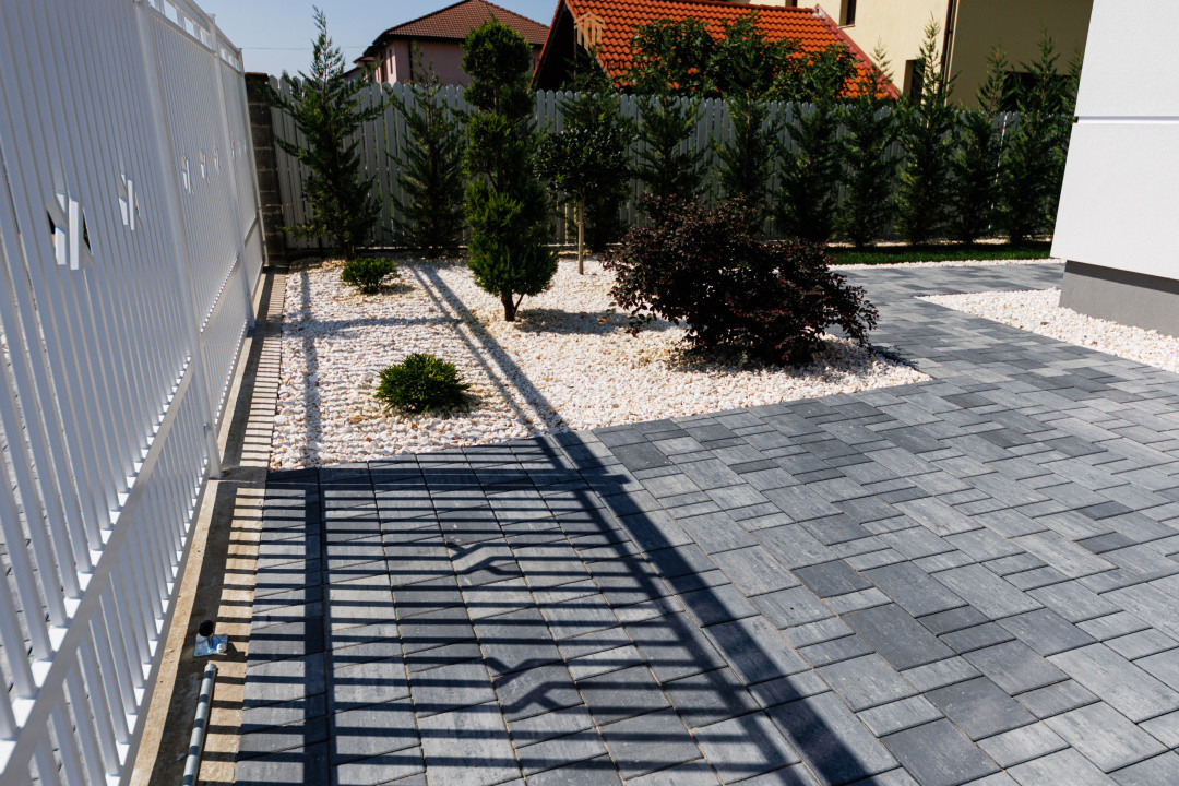 Casă individuală | 4 dormitoare, garaj și teren de 1.000 mp | Com 0%