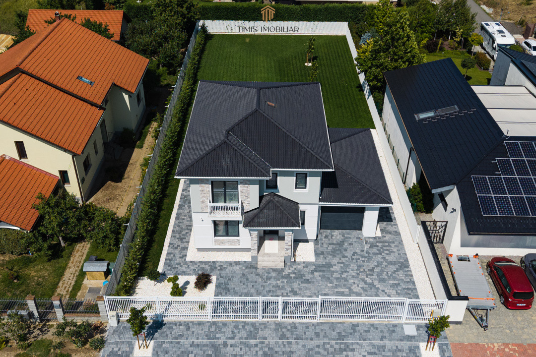 Casă individuală | 4 dormitoare, garaj și teren de 1.000 mp | Com 0%