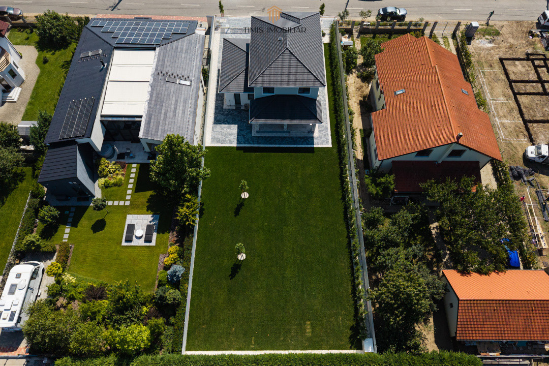 Casă individuală | 4 dormitoare, garaj și teren de 1.000 mp | Com 0%