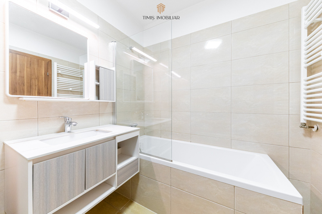 Apartament cu curte proprie și 2 parcări, de închiriat în Adora Forest