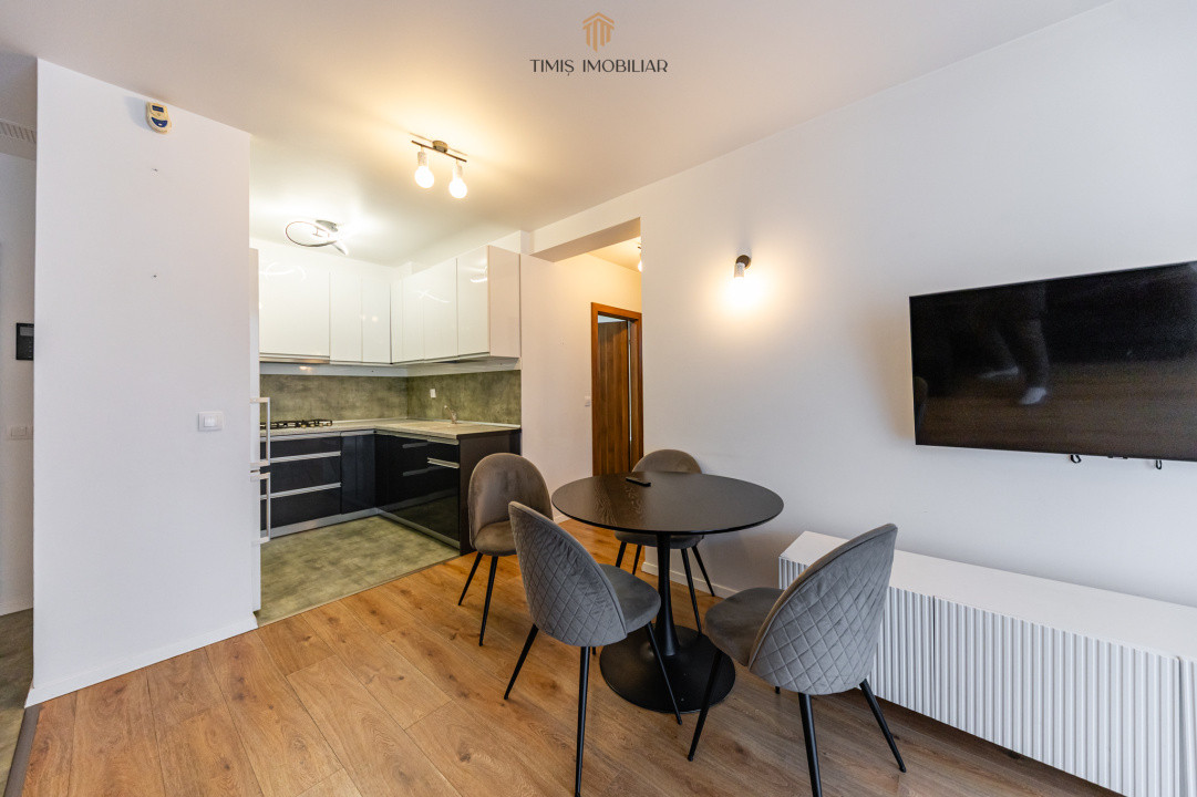 Apartament cu curte proprie și 2 parcări, de închiriat în Adora Forest