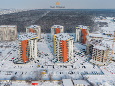 Apartament cu curte proprie și 2 parcări, de închiriat în Adora Forest