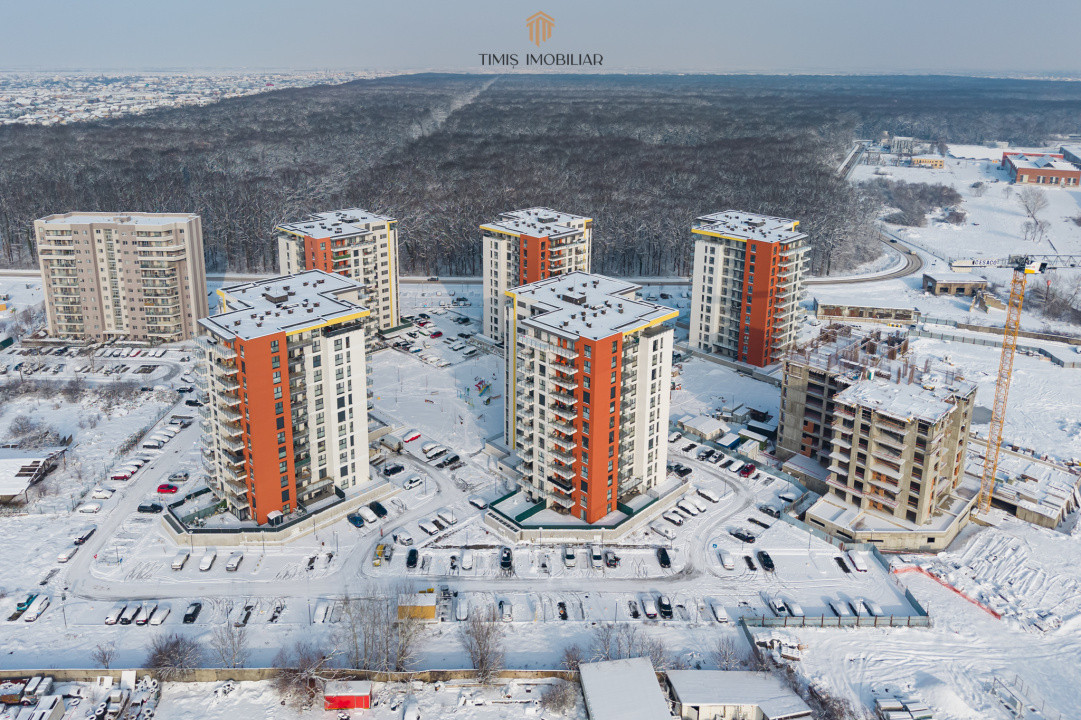 Apartament cu curte proprie și 2 parcări, de închiriat în Adora Forest