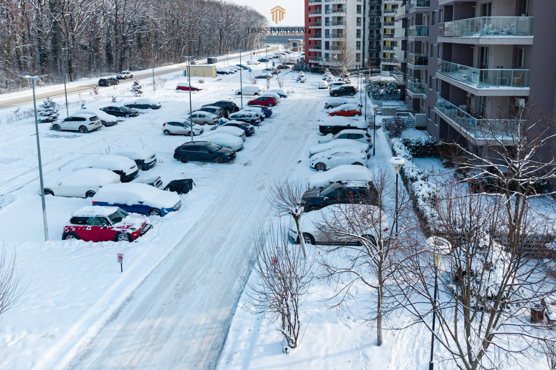 Apartament cu curte proprie și 2 parcări, de închiriat în Adora Forest