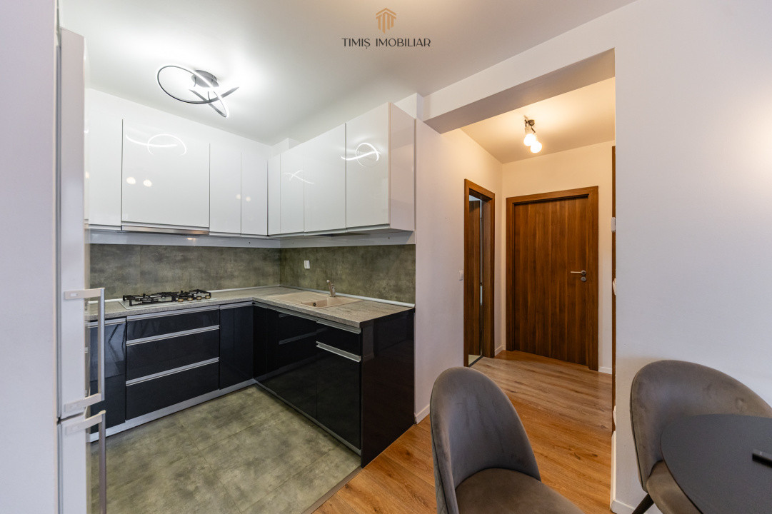 Apartament cu curte proprie și 2 parcări, de închiriat în Adora Forest