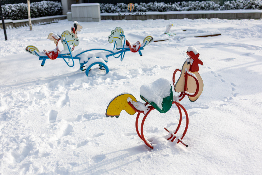 Apartament cu curte proprie și 2 parcări, de închiriat în Adora Forest