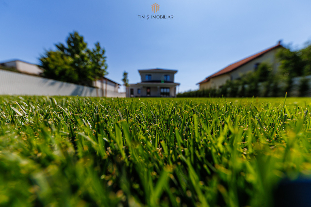 Casă individuală | 4 dormitoare, garaj și teren de 1.000 mp | Com 0%