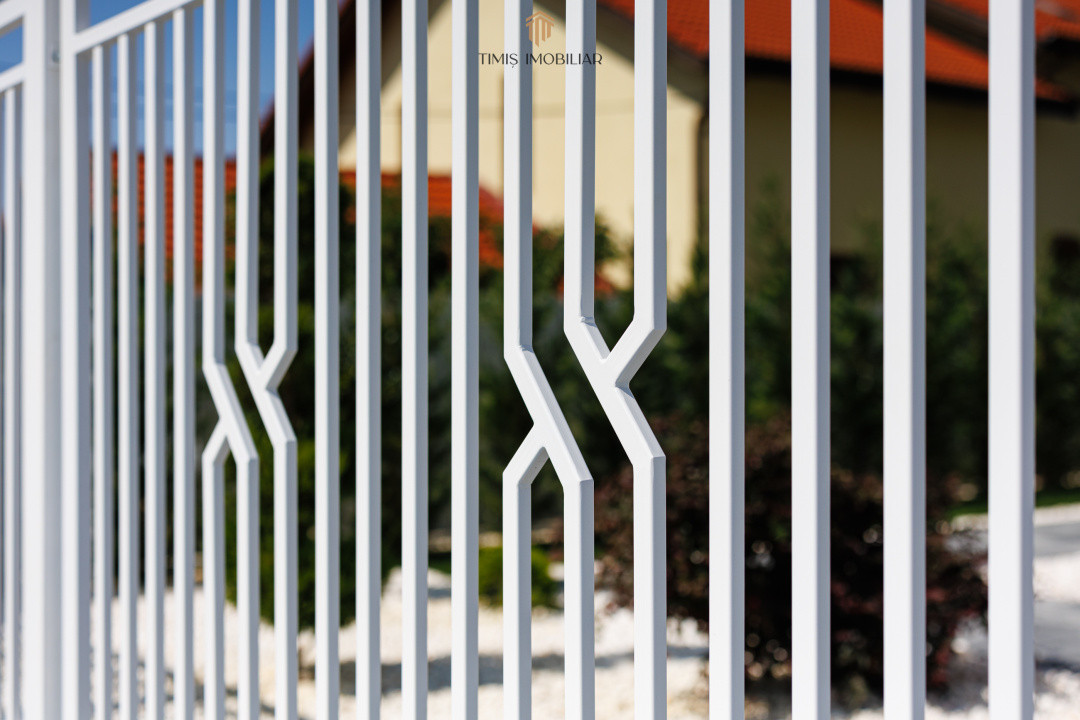 Casă individuală | 4 dormitoare, garaj și teren de 1.000 mp | Com 0%