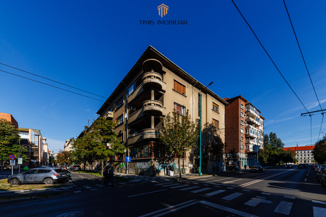 Apartament ultracentral – Primăria Timișoara } 50,3 mp & Boxa