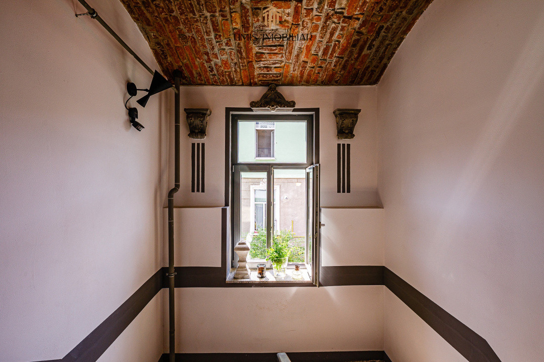 Apartament boem la mansardă, clădire istorica | Parcare inclusa