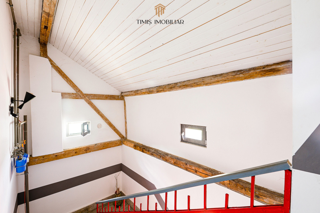 Apartament boem la mansardă, clădire istorica | Parcare inclusa