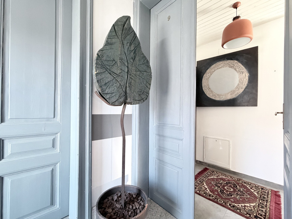 Apartament boem la mansardă, clădire istorica | Parcare inclusa