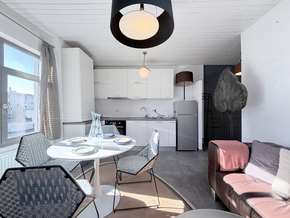 Apartament boem la mansardă, clădire istorica | Parcare inclusa