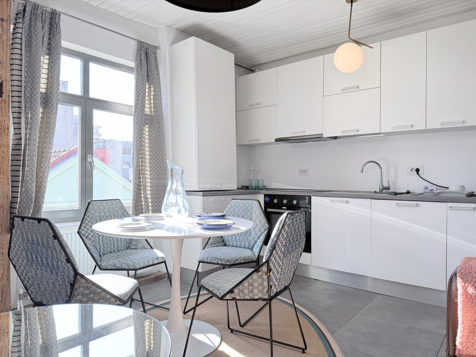 Apartament boem la mansardă, clădire istorica | Parcare inclusa