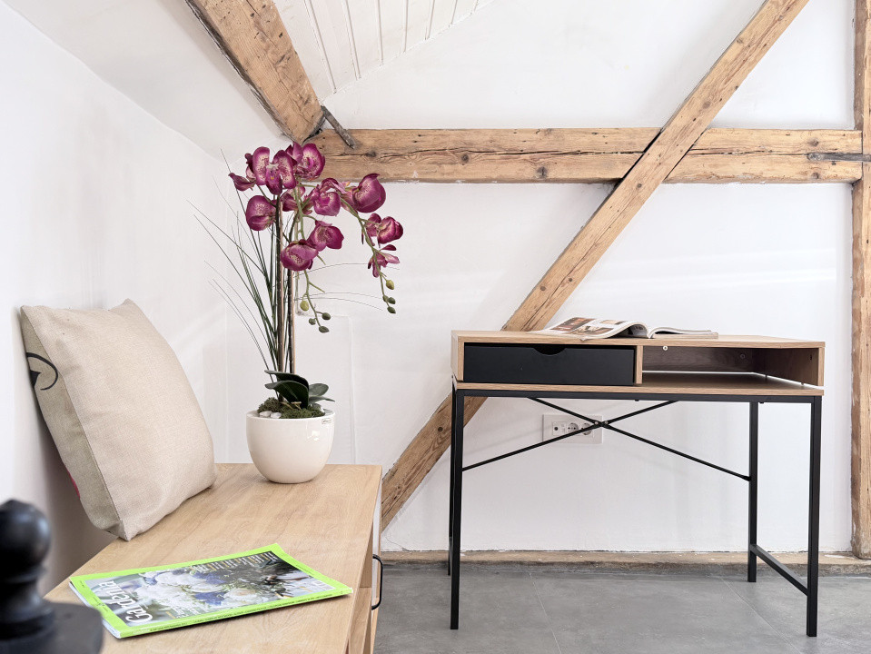 Apartament boem la mansardă, clădire istorica | Parcare inclusa