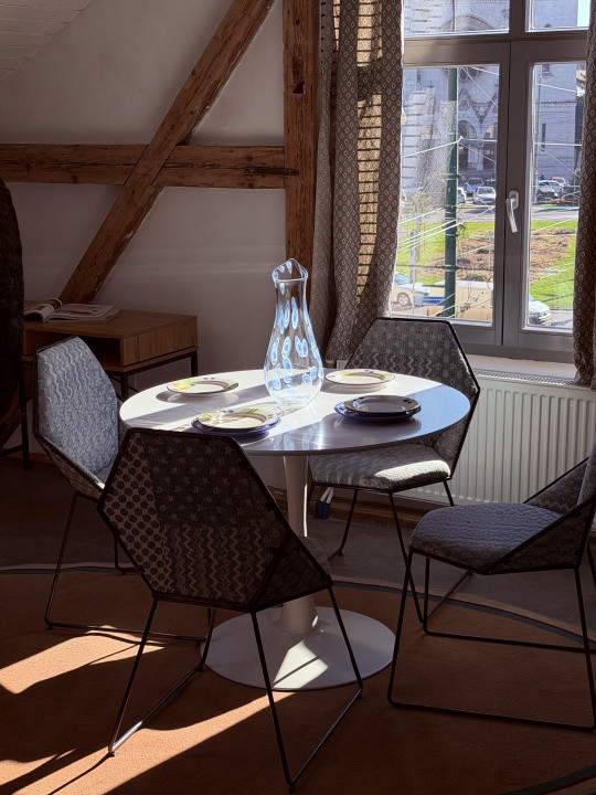 Apartament boem la mansardă, clădire istorica | Parcare inclusa