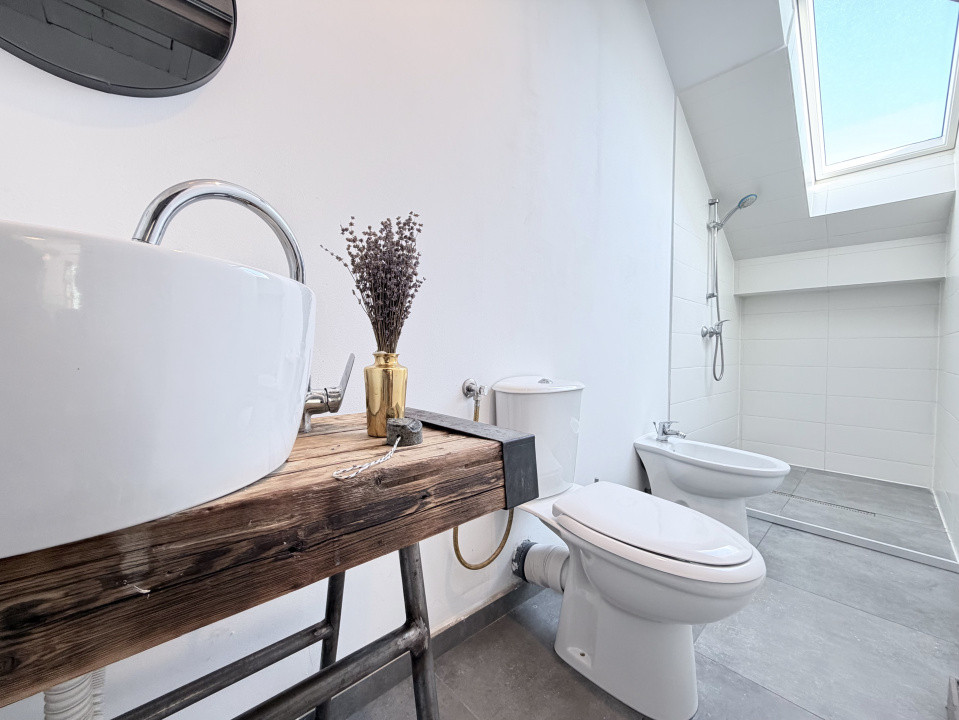 Apartament boem la mansardă, clădire istorica | Parcare inclusa